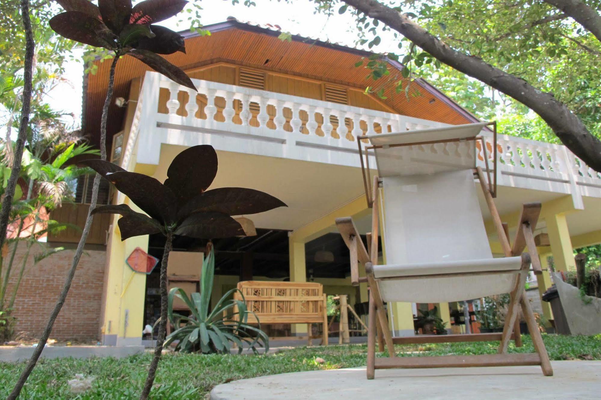 Planter'S Hostel Chiang Mai Exterior photo