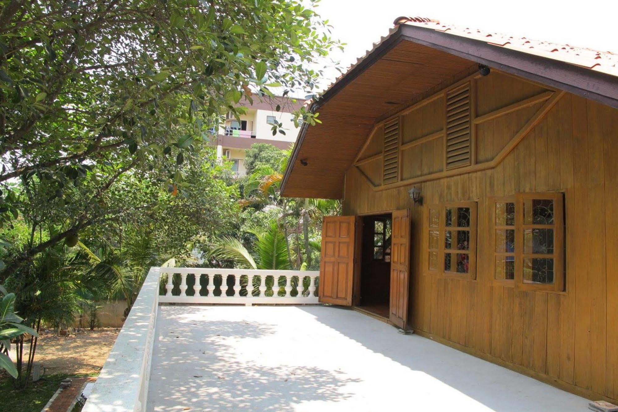 Planter'S Hostel Chiang Mai Exterior photo